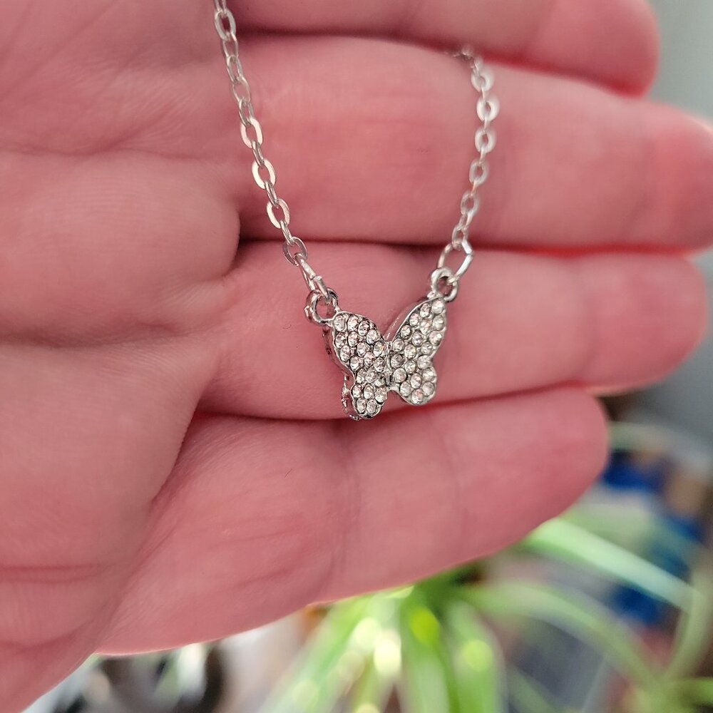 Silvery Butterfly Pendant Necklace โ Dainty Sparkle, Adjustable Fit NEW DD - Picture 4 of 6
